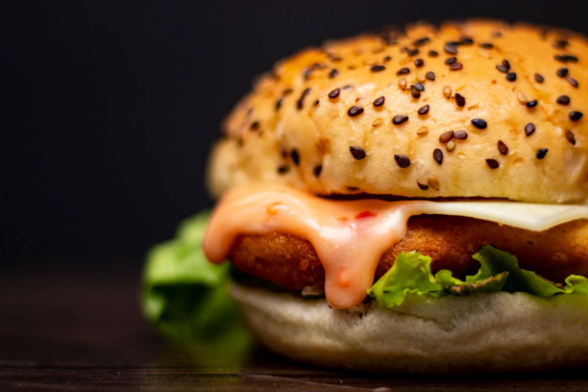 Kuřecí burger z grilu