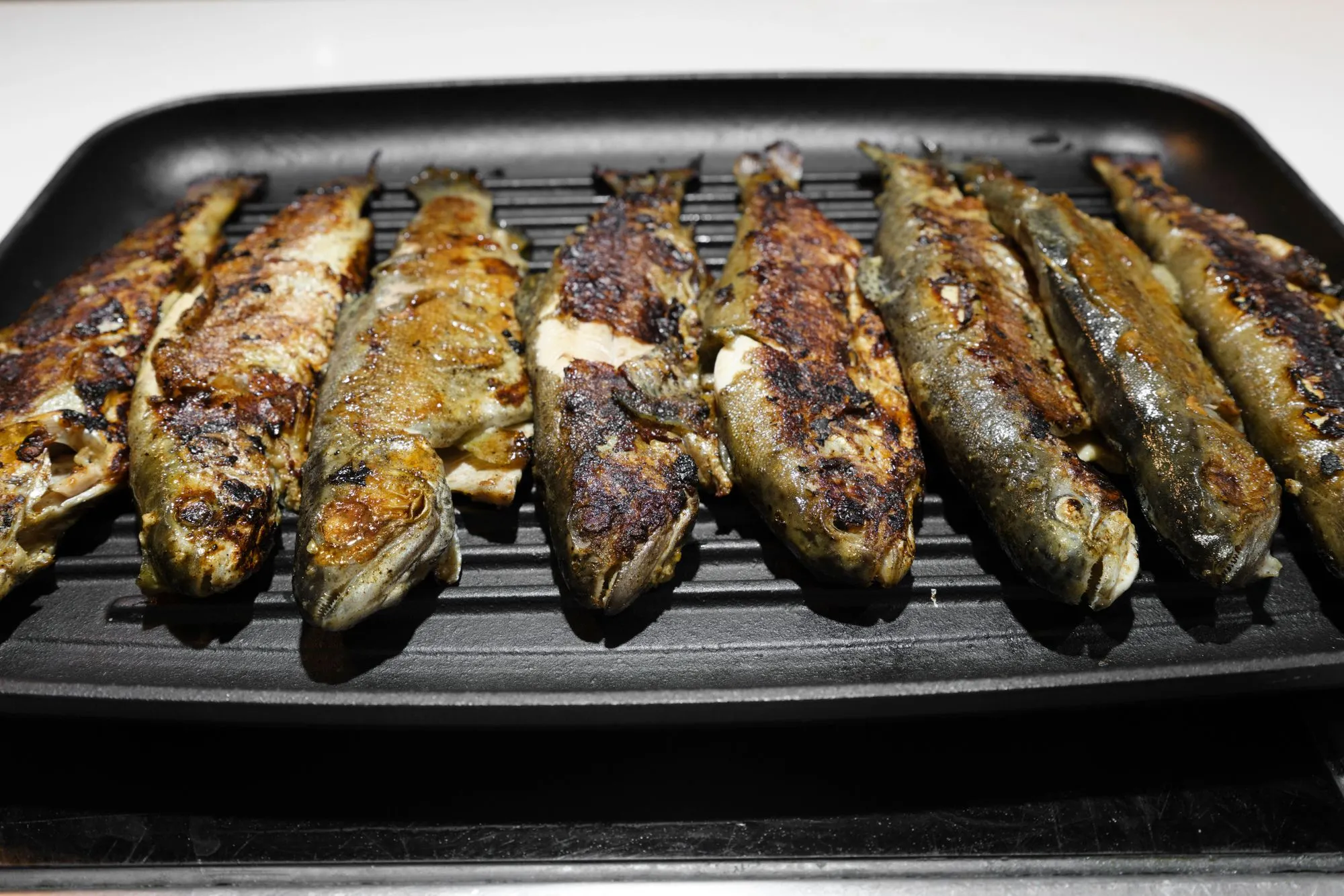 Pstruh na grilu s bylinkami