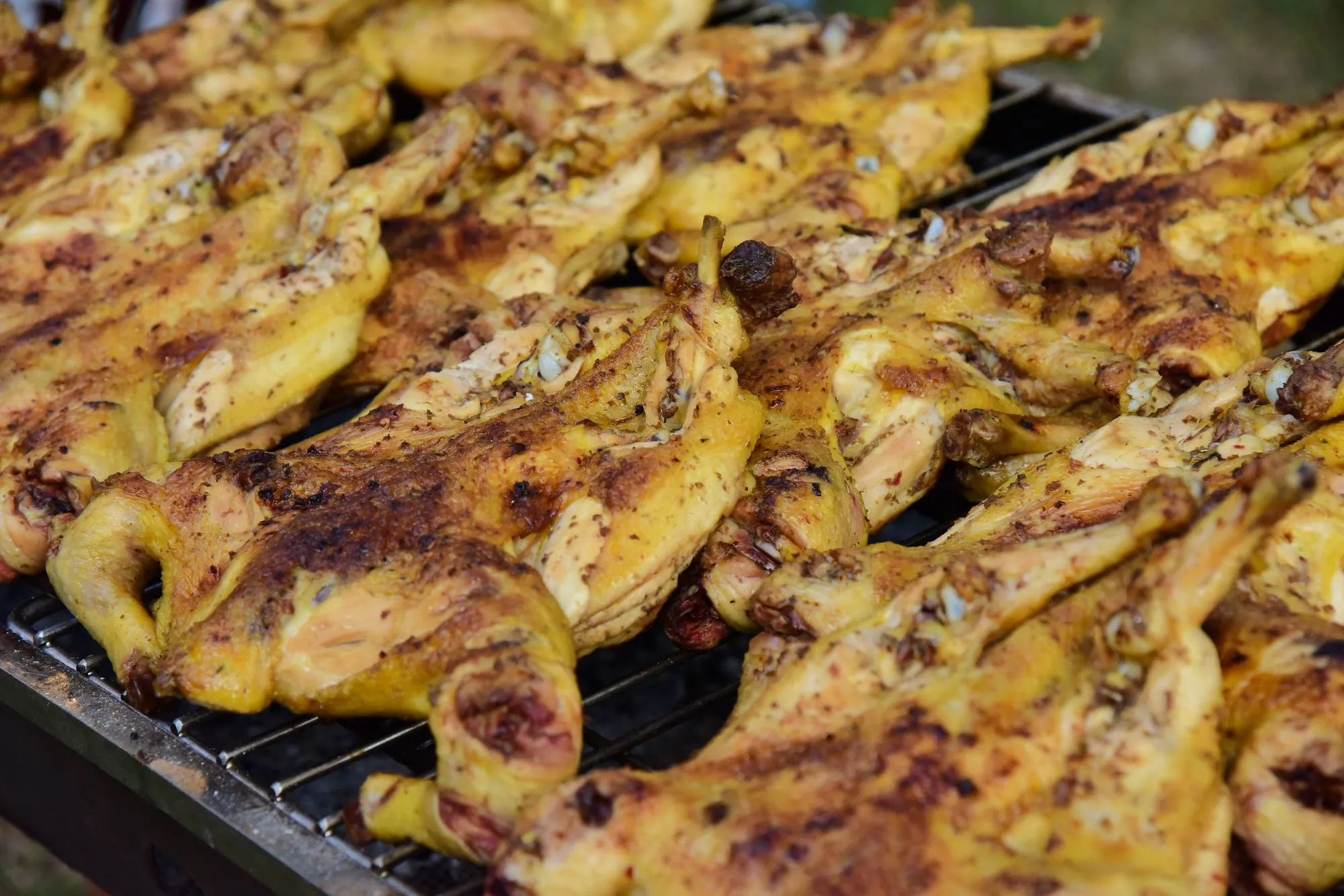 Spatchcock celé kuře na grilu